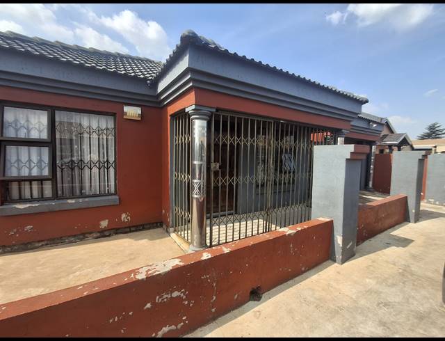 3 BEDROOM FREESTANDING FOR SALE IN VOSLOORUS EXT 3
